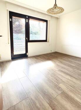 Schlafzimmer mit Balkon Obergeschoss. Bild 1 - 