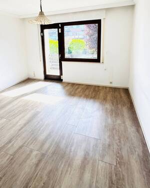 Schlafzimmer mit Balkon OG Bild 2 - 
