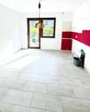 Zimmer OG mit Küchenanschlüsse und Zugang in den Garten - 