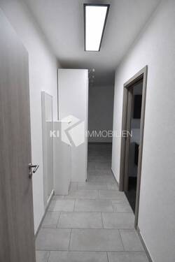 Eingangsbereich zum Schlafzimmer und Vollbad - 