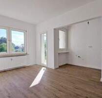 Renovierte Wohnung mit Balkon, für Singles und Paare in einer ruhigen Seitenstraße! - Oberhausen-Styrum