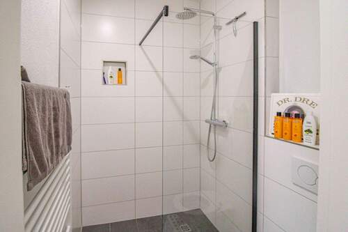 Dusche linke Wohnung - 