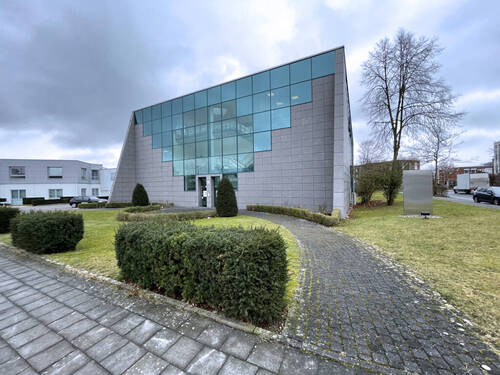Gebäude Vorderansicht - Büroetage - Modernes Bürogebäude in Neuss