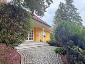 Objektansicht (1) - Repräsentatives Einfamilienhaus im Grünen - in ruhiger Lage am Rande des Landschaftsschutzgebietes