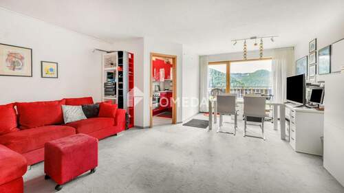 Wohnzimmer 1 - Gepflegte 2-Zimmerwohnung mit Panoramaterrasse und Tiefgaragenstellplatz