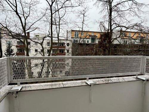 Balkonausblick_ - Apartment mit West-Loggia - 198.800,00&nbsp;EUR Kaufpreis, ca.&nbsp; 36,40&nbsp;m&sup2;&nbsp;Wohnfl&auml;che