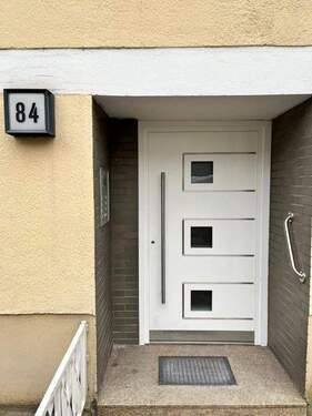 Haustür_neu - Etagenwohnung mit 36,40 m&sup2; in Berlin zum Kaufen