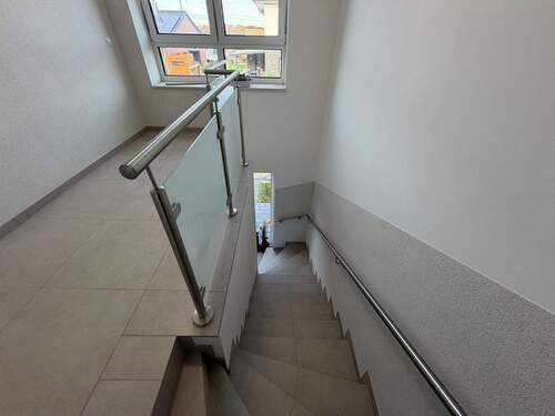 Treppenhaus mit Glasgeländer - 