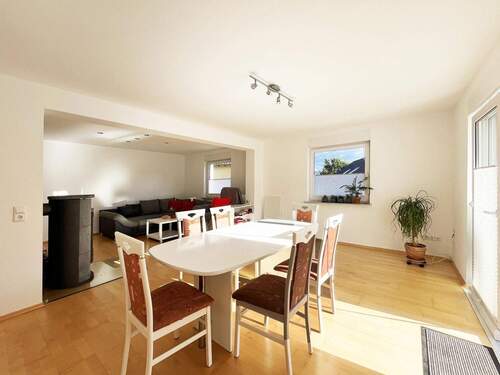 Großer Essbereich mit Platz für einen großen Tisch - 7 Zimmer Mehrfamilienhaus, Wohnhaus zum Kaufen in Bad Dürrheim