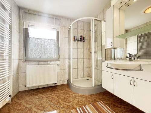 Tageslichtbad mit Dusche - 