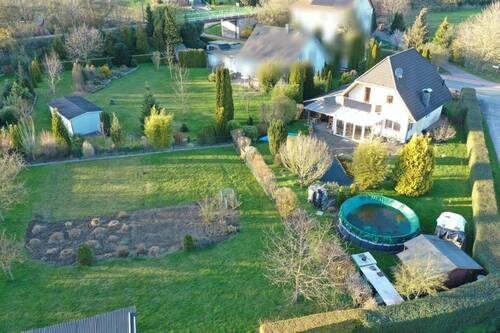 Süd-West Ansicht - Charmantes Einfamilienhaus mit Wintergarten, Pool und großzügigem Garten in Aerzen OT
