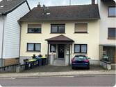 Bild 1 - Vermietetes 2-Familienhaus in zentraler Lage von Püttlingen zu verkaufen