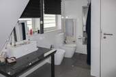 Badezimmer_2_OG_Sicht_2 - 