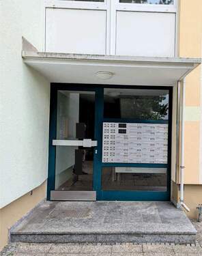 Hauseingang.jpg - 2 Zimmer Etagenwohnung zum Kaufen in München
