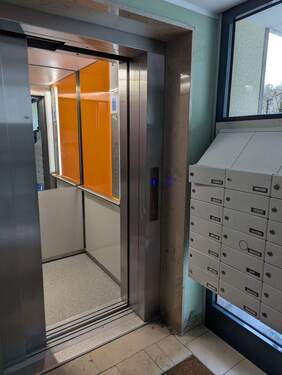 Aufzug offen.jpg - 2 Zimmer Etagenwohnung in München
