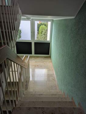 Treppenhaus.jpg - Etagenwohnung in München zum Kaufen