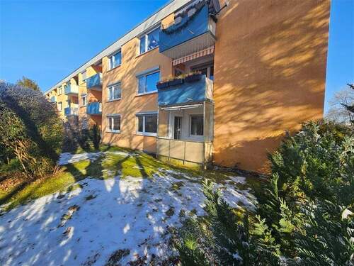 Ansicht Balkone und Garten - Gemütliche 4,5-Zi.-Whg. mit Balkon und Garage im Mittelrain