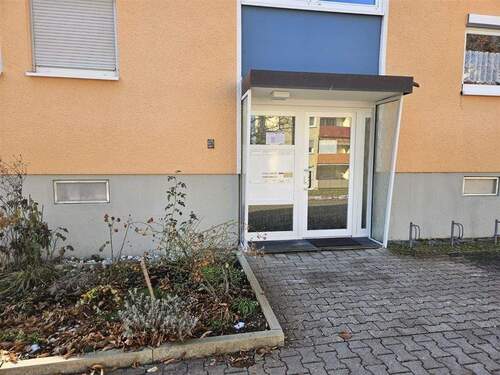 Eingangstüre - 4 Zimmer Etagenwohnung in Heidenheim