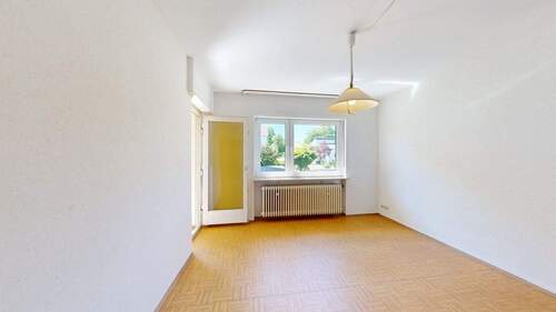 OG_Wohnzimmer mit Balkonzugang - 