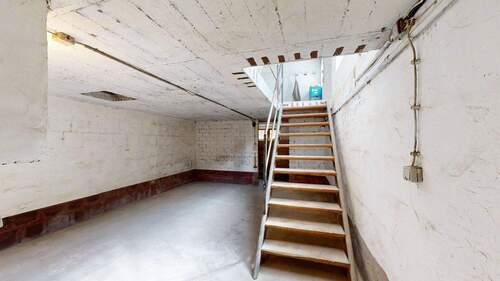 Keller_Zugang zu Raum hinter Doppelgarage - 