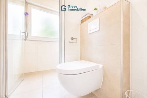 Toilette samt Dusche - 