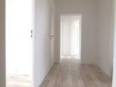 Blick in den Flur - 3 Zimmer Etagenwohnung zur Miete in Döbeln