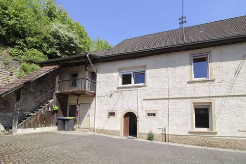 Frontansicht EFH - 7 Zimmer Einfamilienhaus in Jeckenbach