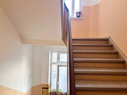 Treppenhaus - Etagenwohnung mit 84,50 m&sup2; in Nürnberg zur Miete