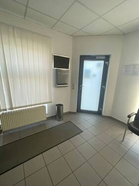 Vorderer Raum 1 - Gewerbeobjekt (Büro, Produktion, Verkauf) in Rödersheim-Gronau zur Miete