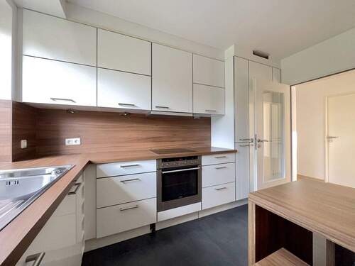 Einbauküche mit viel Stauraum - 