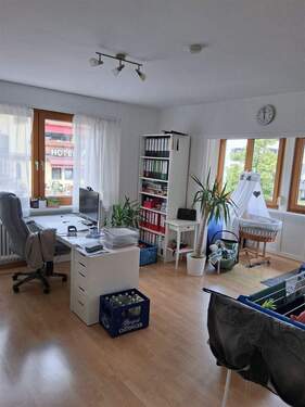 Zimmer mit Loggia - 6 Zimmer Etagenwohnung in Baiersbronn