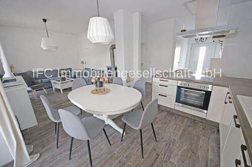 Küche mit Essbereich im EG - 