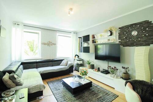 Wohnzimmer - 2 Zimmer Etagenwohnung zum Kaufen in Hamburg