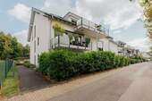 Hausansicht - 3 Zimmer Etagenwohnung zum Kaufen in Bergisch Gladbach