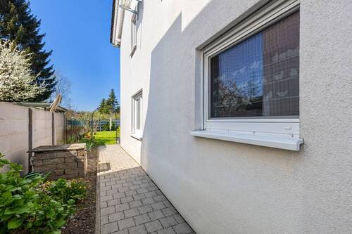 Hinterhaus Aussenansicht (9) - 8 Zimmer Doppelhaushälfte in Karlsruhe