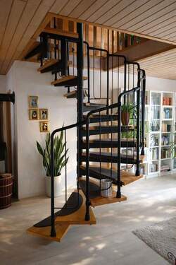 Diele 1.OG mit Wendeltreppe - 