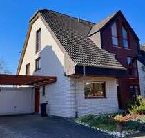 Familienfreundliche DHH in TOP Lage von Hennef mit 4 SZ, Vollkeller, Garage & Garten, 144 m² Wohnfl.