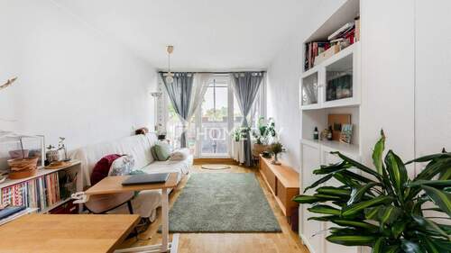 Wohnzimmer 1 - Über den Dächern Leipzigs: Stilvoll wohnen mit Balkon, Weitblick und Geschichte