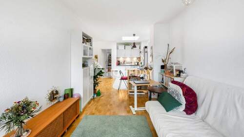 Wohnzimmer 2 - 2 Zimmer Etagenwohnung zum Kaufen in Leipzig