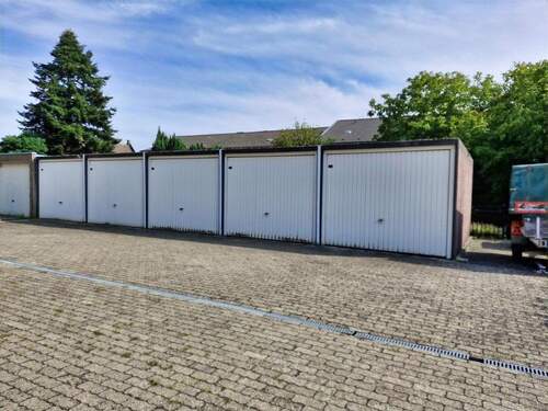 Garagen - 2 Zimmer Mehrfamilienhaus, Wohnhaus in Baesweiler