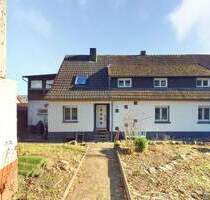 Vielseitige Doppelhaushälfte mit zwei Wohneinheiten, großem Grundstück in Petersberg OT Steinau