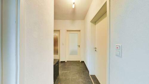 Bild 2 - 5 Zimmer Doppelhaushälfte zum Kaufen in Petersberg