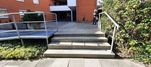 Zugang auch barrierefrei mit Rampe.jpg - 