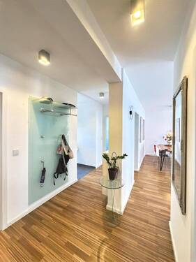 Flur - Wohnung wie aus dem Katalog -Kernsanierte 3-Zi. ETW im Maschseeviertel mit 2 Balkonen, 300 Meter zum Maschsee