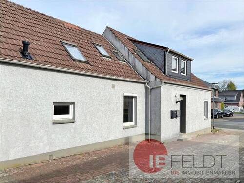 Hausansicht - 6 Zimmer Mehrfamilienhaus, Wohnhaus zum Kaufen in Wittmund