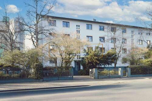 Gepflegtes Anwesen - Reserviert! Charmante 4-Zimmer-Wohnung mit Balkon und Garage in bester Westend-Lage