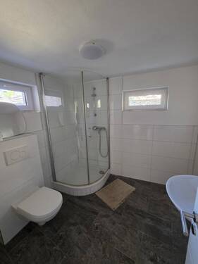 Badezimmer mit Dusche - 