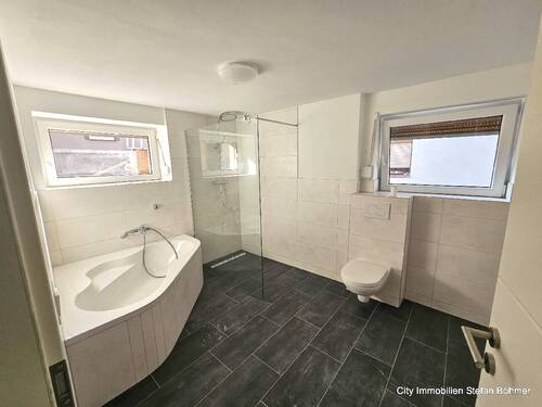 Tageslichbad mit Dusche und Wanne EG - 