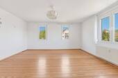 Zimmer 2 / Wohnen - 3 Zimmer Etagenwohnung zum Kaufen in Weilheim an der Teck
