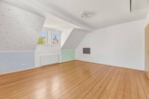 Zimmer 1 / Kinderzimmer_Arbeiten - 3 Zimmer Etagenwohnung in Weilheim an der Teck